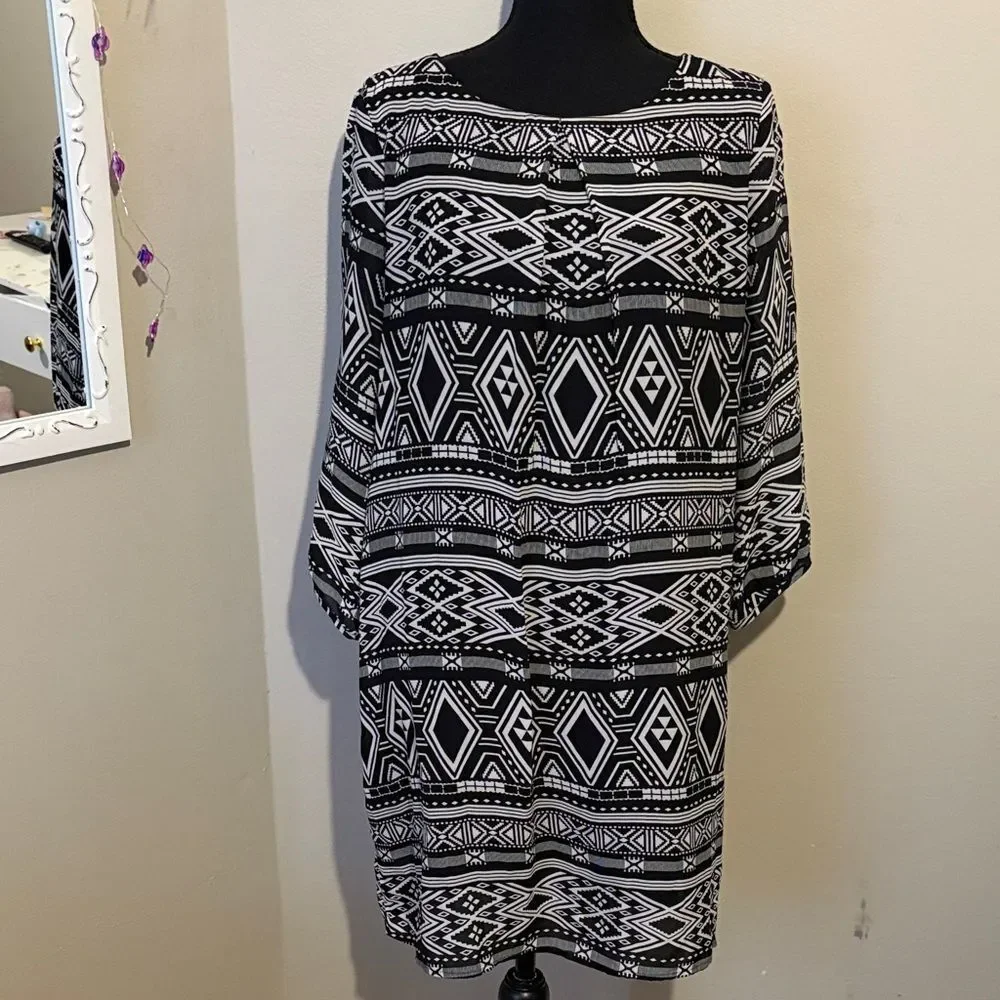 H&MBlack and White Geometric Shift Dress